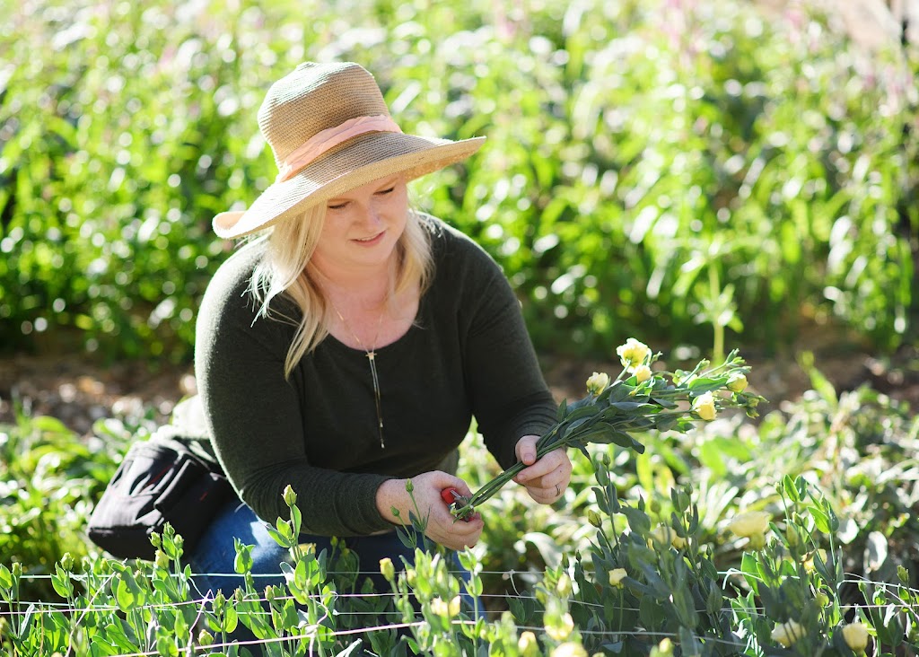 Redhead Flowerbed | 5725 26th St, Rio Linda, CA 95673, USA | Phone: (916) 915-4050