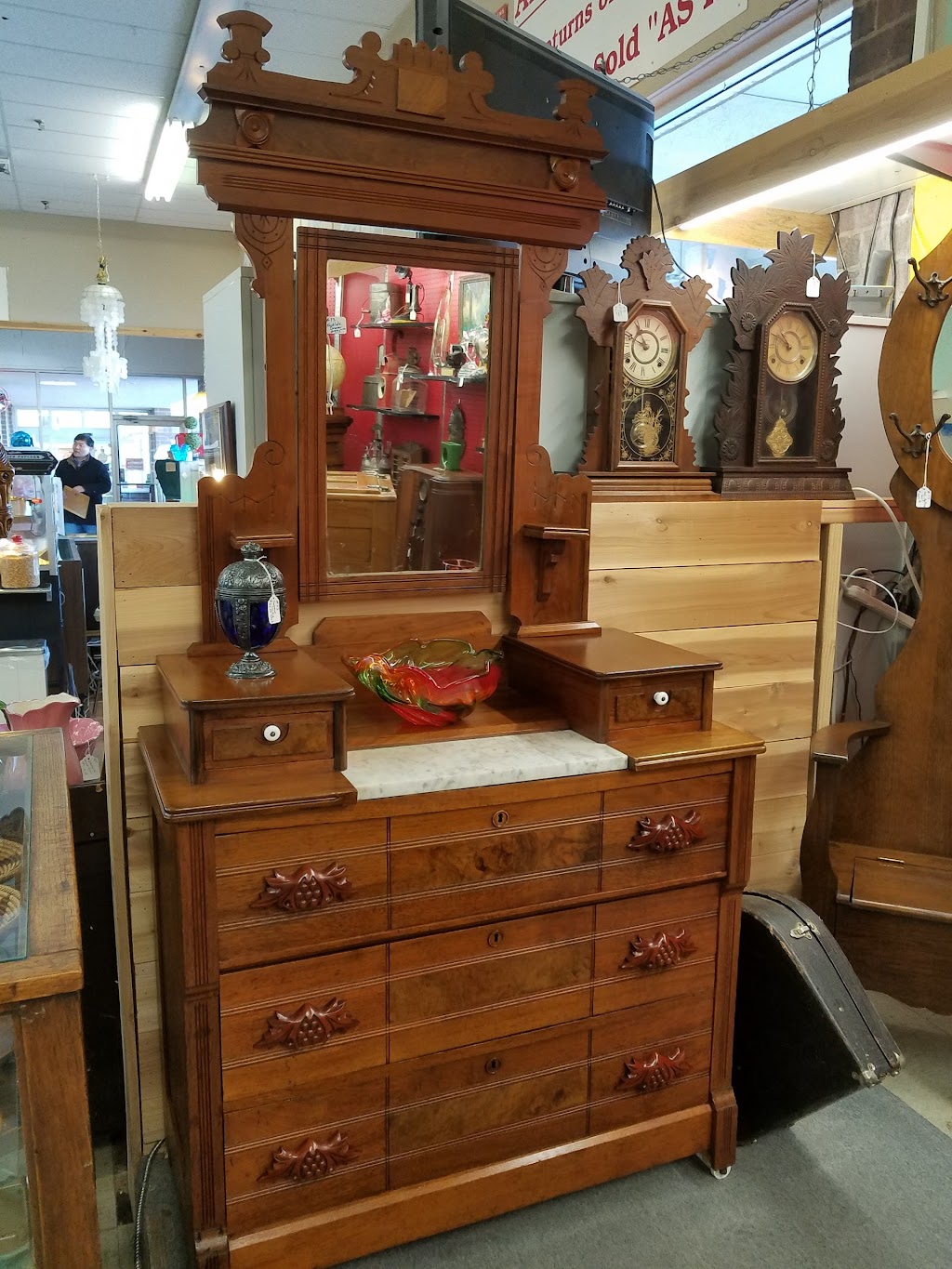 Shawnee Antique Mall | 7410 Nieman Rd, Shawnee, KS 66203, USA | Phone: (913) 499-7688