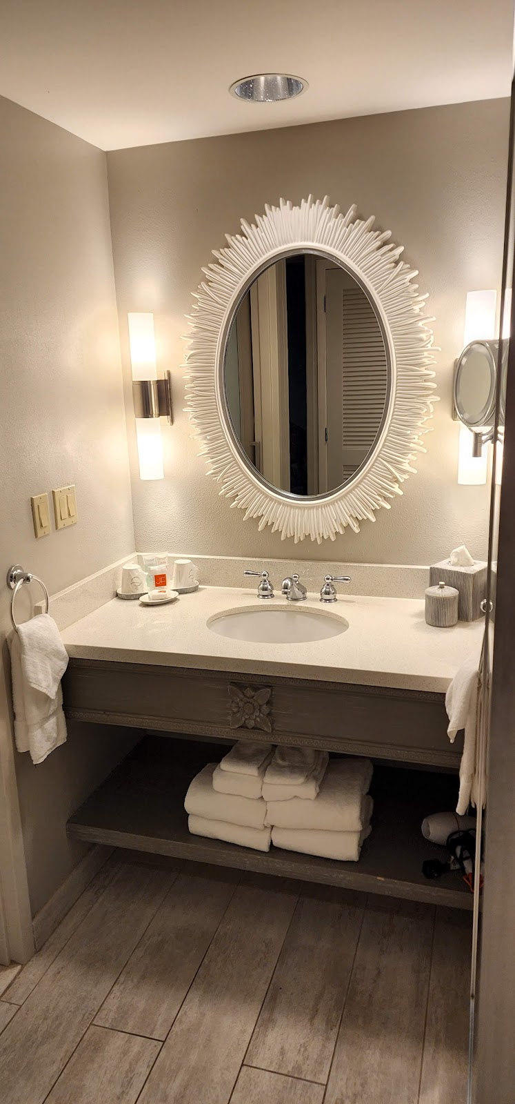 Loews Royal Pacific Resort at Universal Orlando | 6300 Hollywood Way, Orlando, FL 32819, USA | Phone: (407) 503-3000