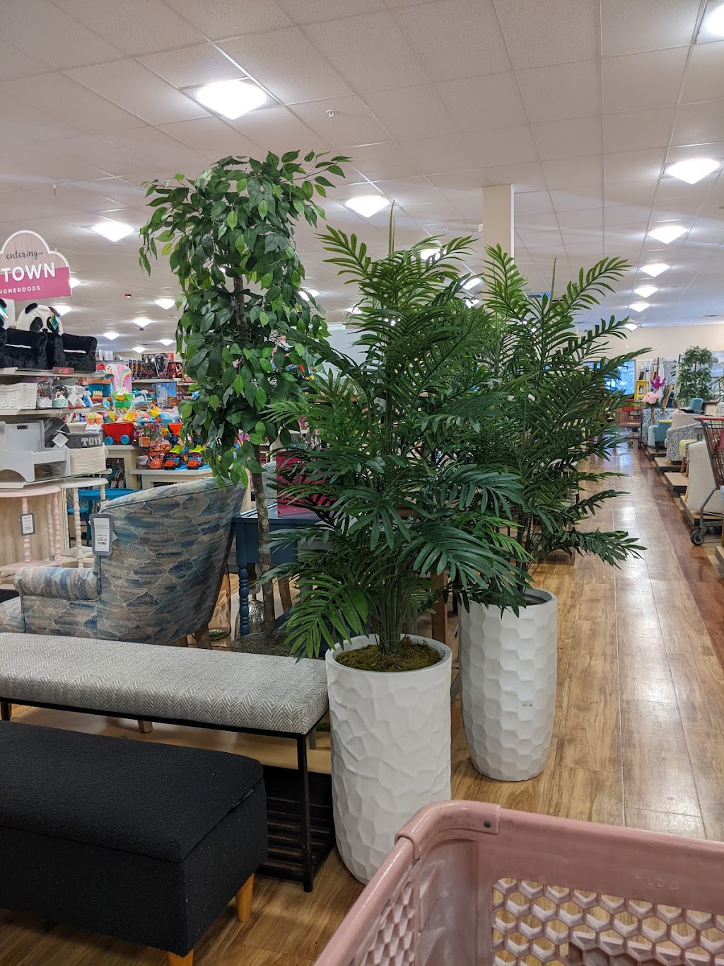 HomeGoods | 3 Main St, Edgewater, NJ 07020 | Phone: (201) 313-0260