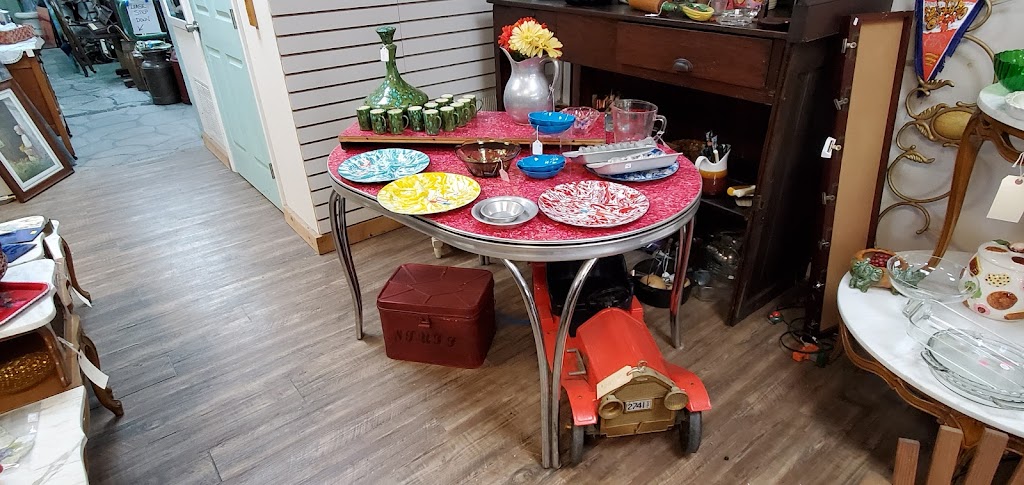 Riverview Antique N Marketplace | 911 Freeport Rd, Cheswick, PA 15024, USA | Phone: (724) 274-4874