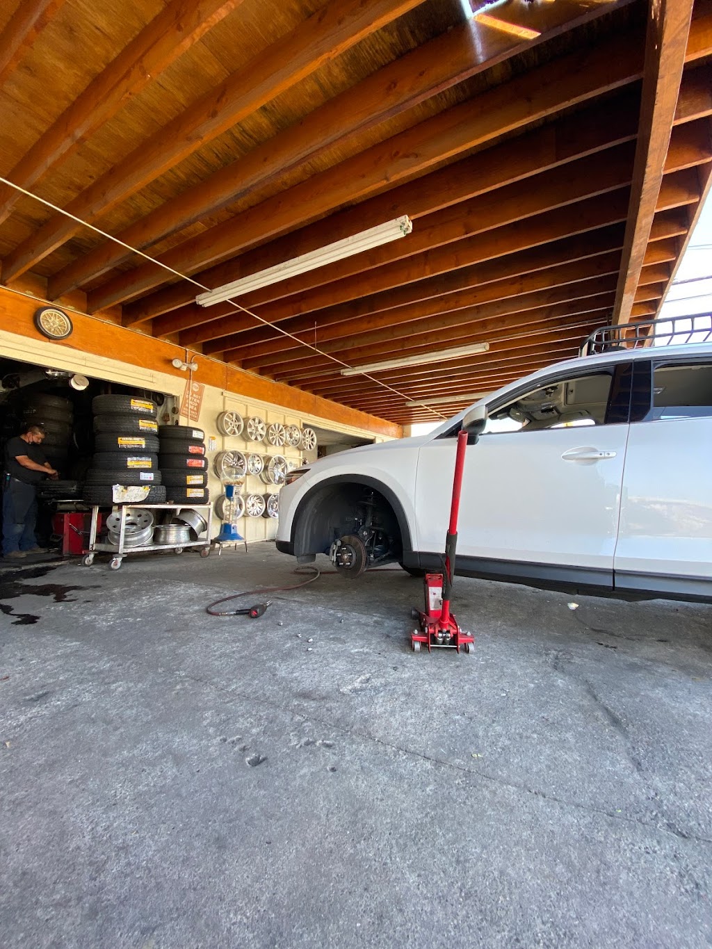 Del Valle Tires | 260 S San Antonio Ave, Pomona, CA 91766, USA | Phone: (909) 865-2685