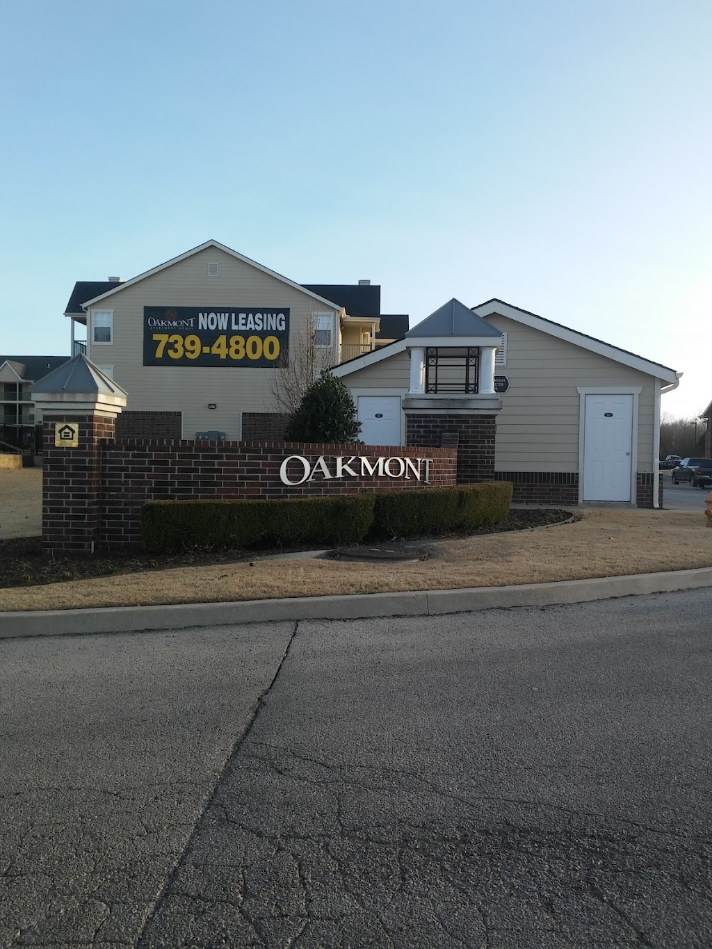 Oakmont Apartment Homes | 20202 E Admiral Pl, Catoosa, OK 74015, USA | Phone: (918) 739-4800