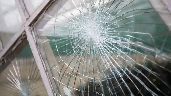 Silver State Glass & Mirror Co | 2825 E Fremont St, Las Vegas, NV 89104, United States | Phone: (702) 382-1400