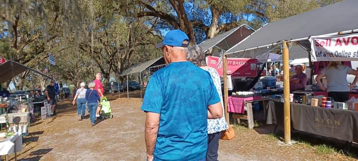 Flea market | 2738 Gall Blvd, Zephyrhills, FL 33541, USA | Phone: (813) 355-6074