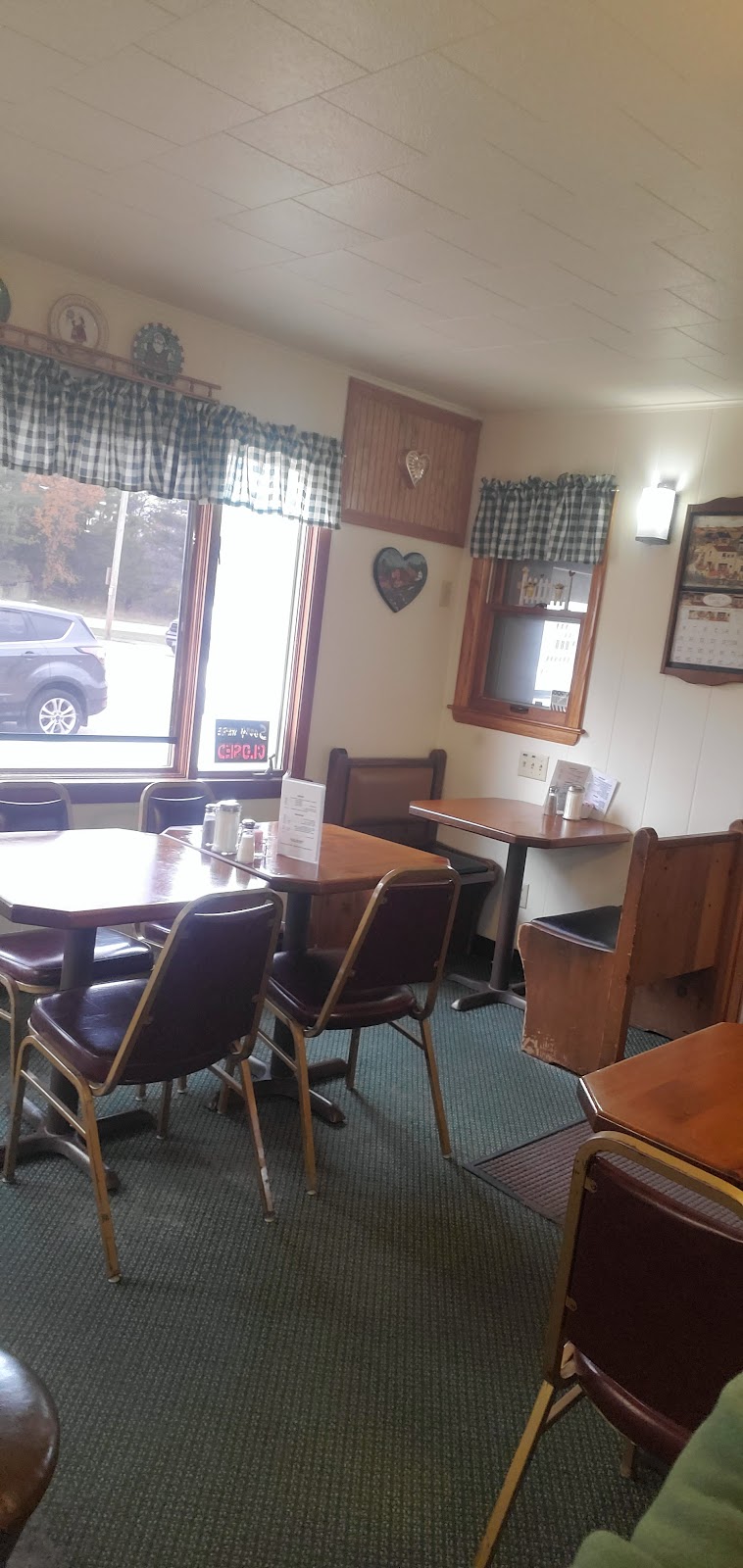 Pennys Erin Restaurant & Motel | 911 WI-83, Hartford, WI 53027, USA | Phone: (262) 966-1050