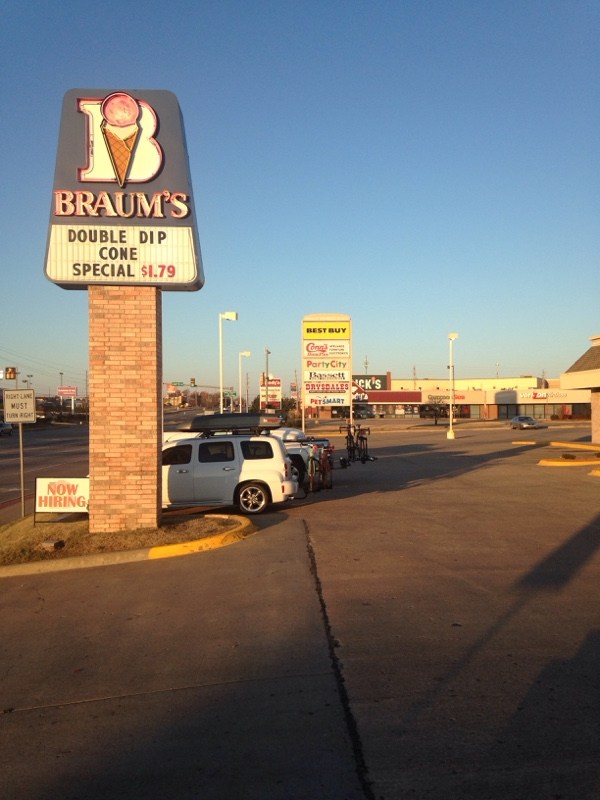 Braums Ice Cream & Dairy Store | 10107 E 71st St, Tulsa, OK 74133, USA | Phone: (918) 459-5325