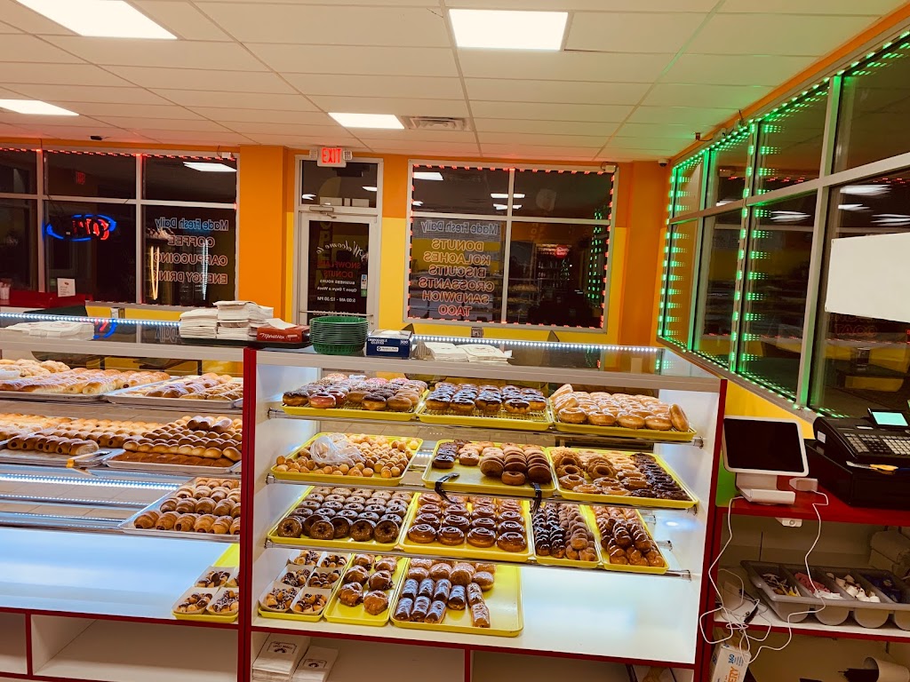 Snowflakes Donuts | 203 N Main St, Hutchins, TX 75141, USA | Phone: (972) 225-0808