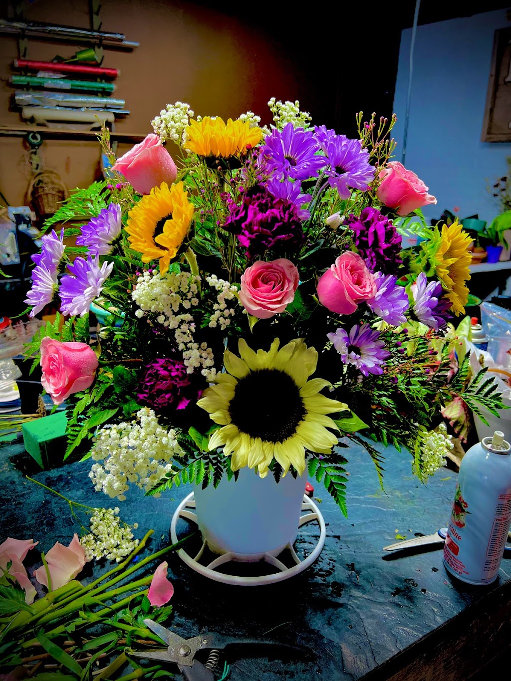 Halstead Floral at The Plaza | 224 Main St, Halstead, KS 67056, USA | Phone: (316) 835-2291