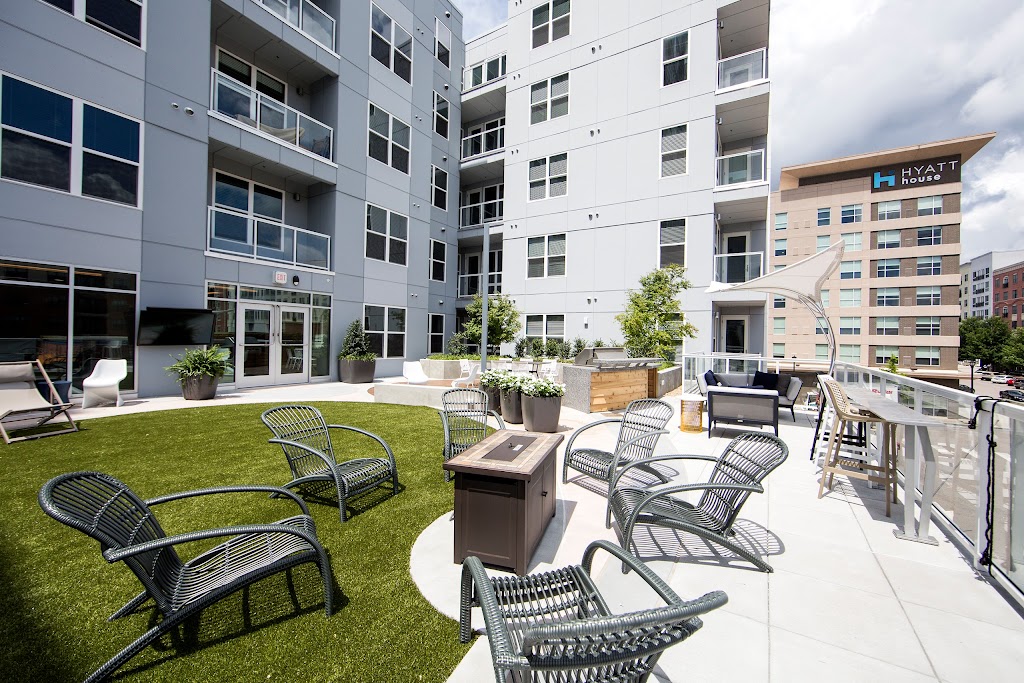 Park Central Apartments | 200 Park at N Hills St Suite 121, Raleigh, NC 27609 | Phone: (844) 851-3801