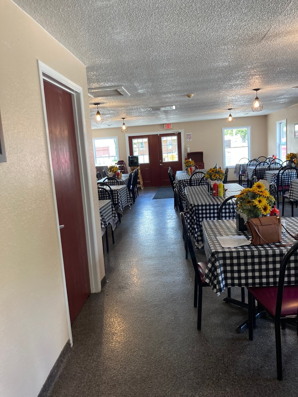 The Marine Diner | 302 W Division St, Marine, IL 62061, USA | Phone: (618) 887-2046 The Marine Diner | 302 W Division St, Marine, IL 62061, USA | Phone: (618) 887-2046