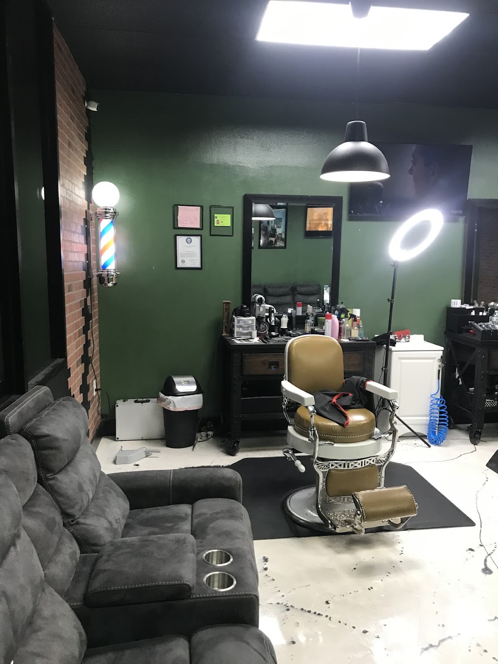Alfonsos Barber Shop | 3850 W Desert Inn Rd #103, Las Vegas, NV 89102, USA | Phone: (725) 780-1701