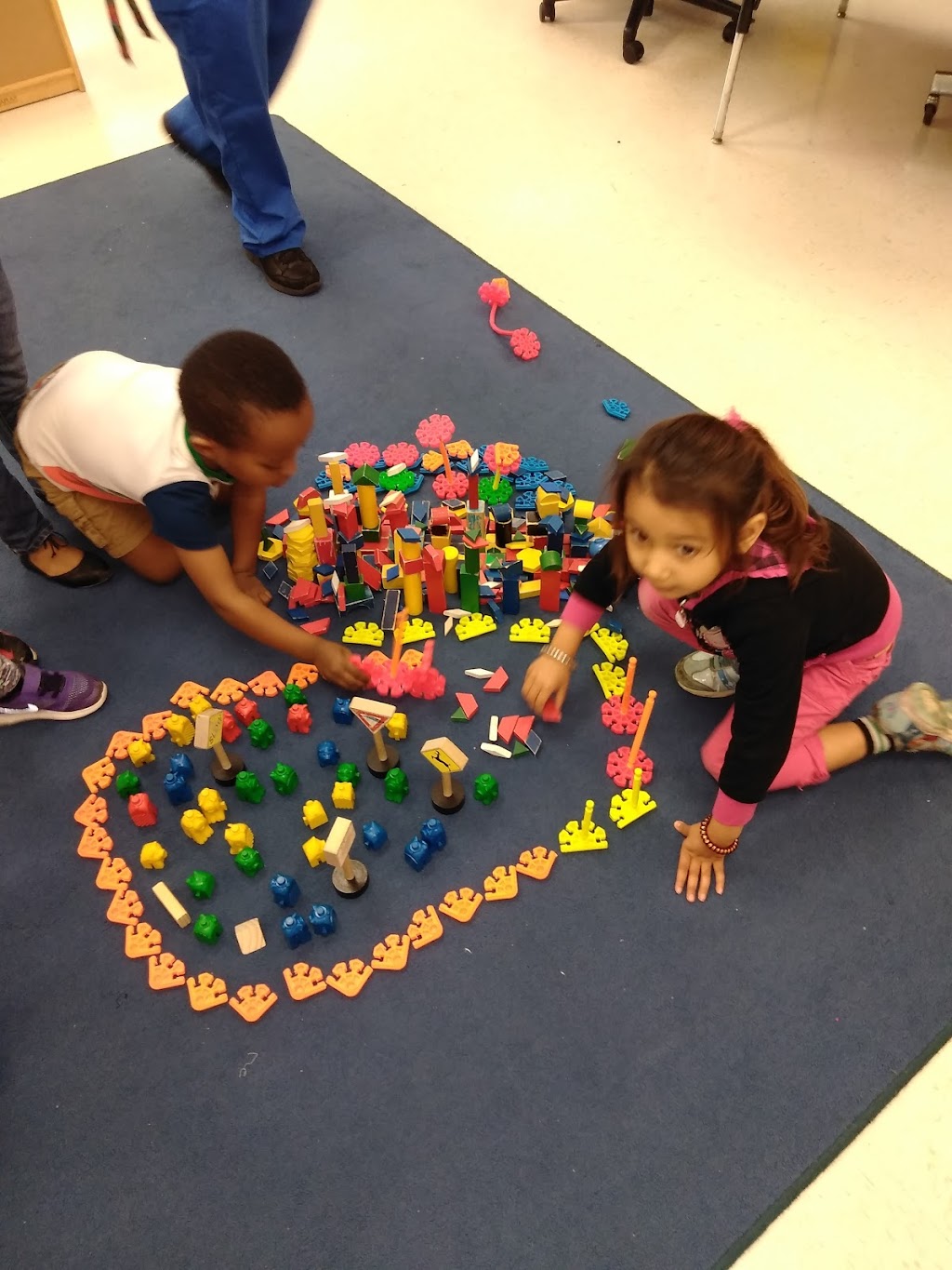 A Colorful World Learning Center | 407 Stelzer Rd, Columbus, OH 43219, USA | Phone: (614) 235-2600