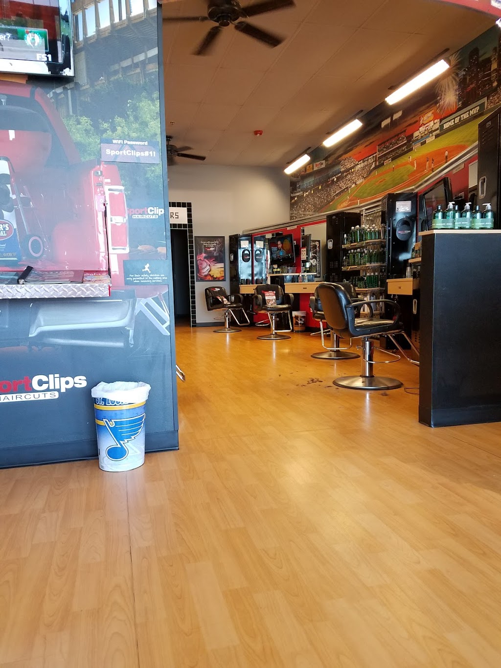Sport Clips Haircuts of Fenton - Gravois Bluffs | 794 Gravois Bluffs Blvd, Fenton, MO 63026, USA | Phone: (636) 326-1344