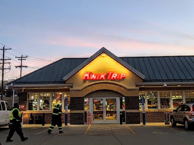 KWIK TRIP #972 | 2694 Sun Valley Dr, Delafield, WI 53018, USA | Phone: (262) 646-8827