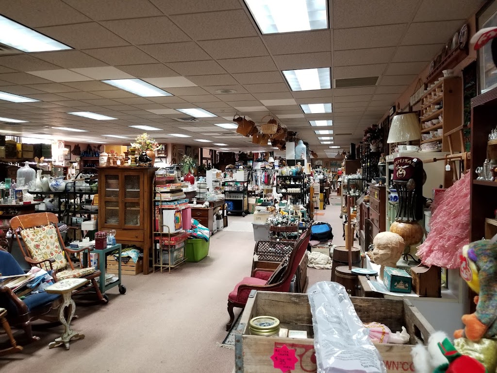 Cheries Antique Emporium | 8149 Walnut Grove Rd, Mechanicsville, VA 23111, USA | Phone: (804) 779-3030