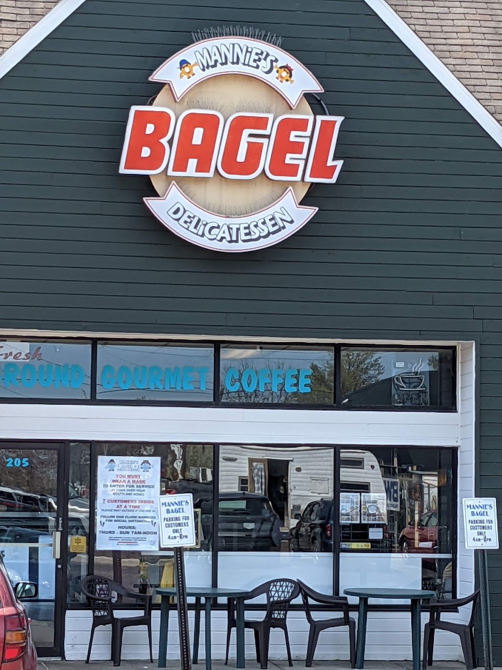 Mannies Bagel & Delicatessen LLC | 205 N Park Blvd, Lake Orion, MI 48362 | Phone: (248) 814-0419