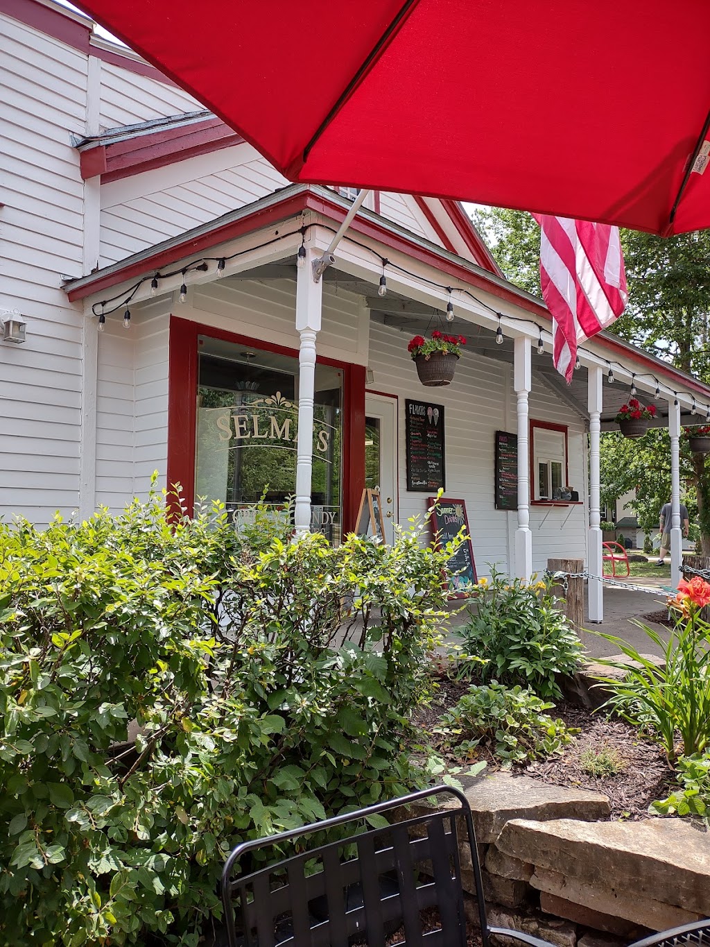 Selma’s Ice Cream Parlor | 3419 St Croix Trail S, Afton, MN 55001, USA | Phone: (651) 436-5131