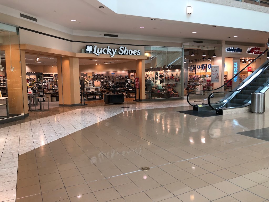 Lucky Shoes Strongsville | 600 Southpark Center, Strongsville, OH 44136, USA | Phone: (440) 572-5111