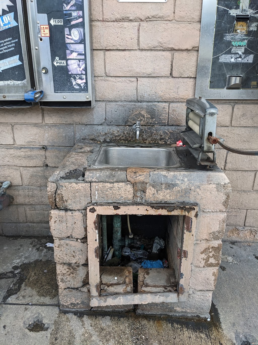 Buena Vista Self Service Carwash | 6809 Laurel Canyon Blvd, North Hollywood, CA 91605, USA | Phone: (818) 887-9853