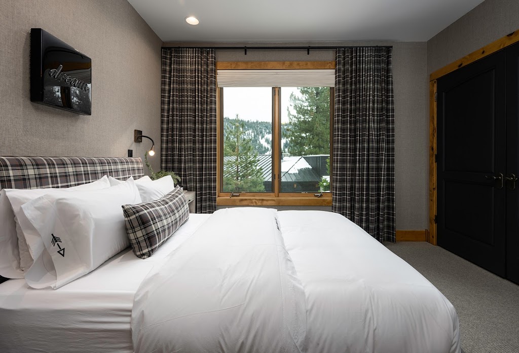 Broken Arrow Chalet | 1301 Sandy Way, Olympic Valley, CA 96146, USA | Phone: (530) 363-7677