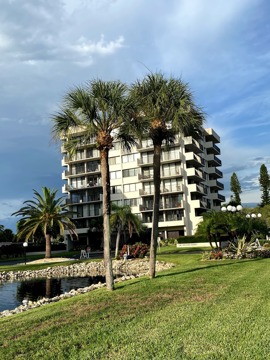 Our House at the Beach by Tropical Sands Accommodations | 1055 Beach Rd, Sarasota, FL 34242, USA | Phone: (941) 349-1431