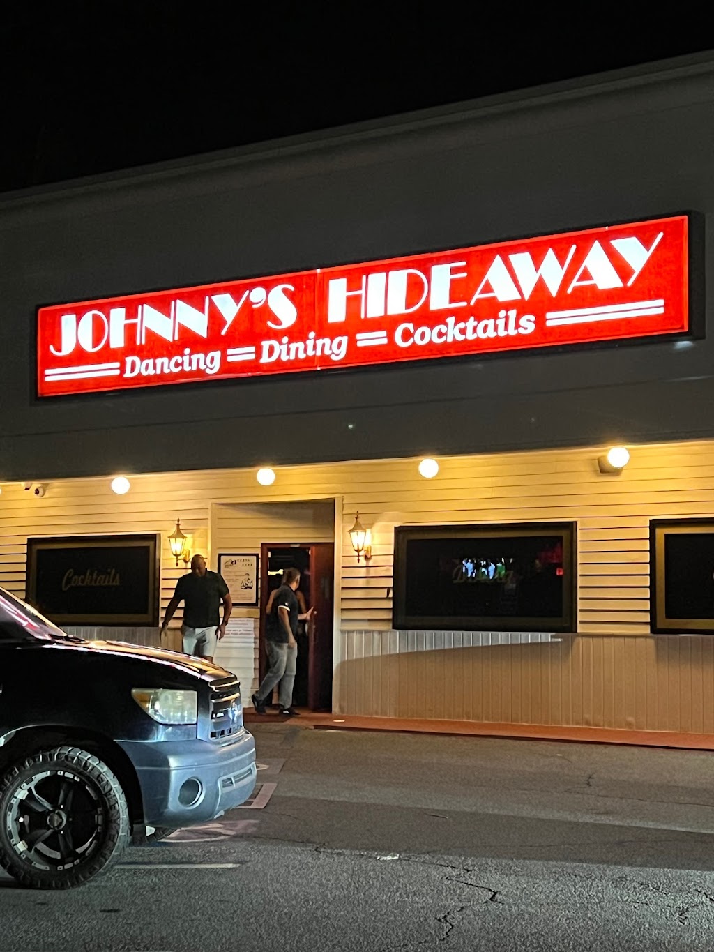 Johnnys Hideaway | 3771 Roswell Rd NE, Atlanta, GA 30342, USA | Phone: (404) 233-8026