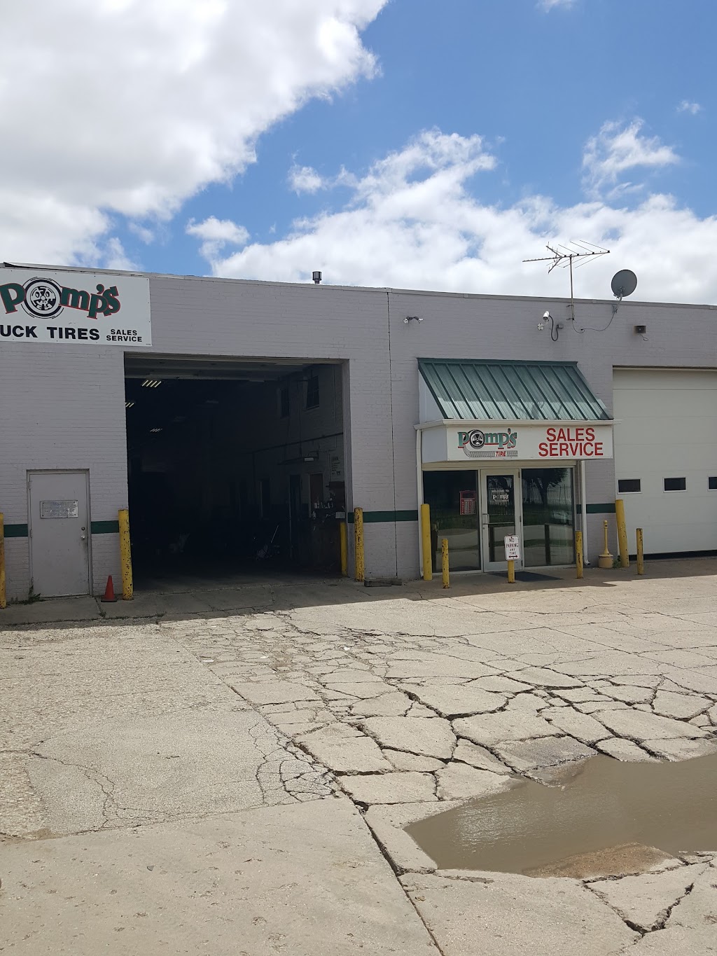 Pomps Tire Service | 1301 Busse Rd, Elk Grove Village, IL 60007, USA | Phone: (847) 956-6900