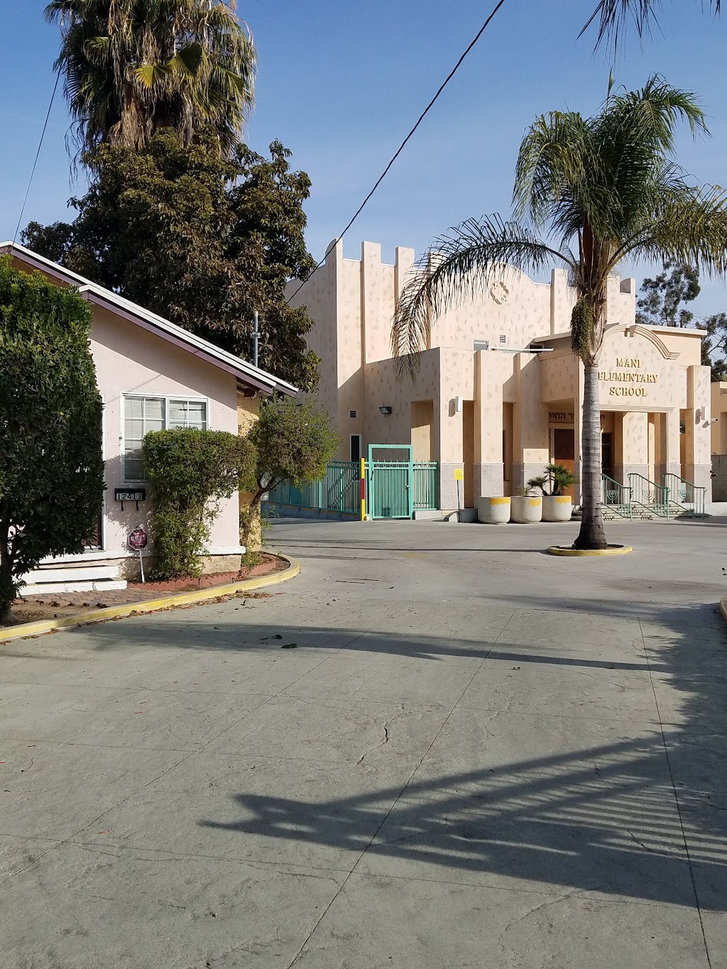 Mani Elementary School | 12411 Sylvan St, North Hollywood, CA 91606, USA | Phone: (818) 766-2417