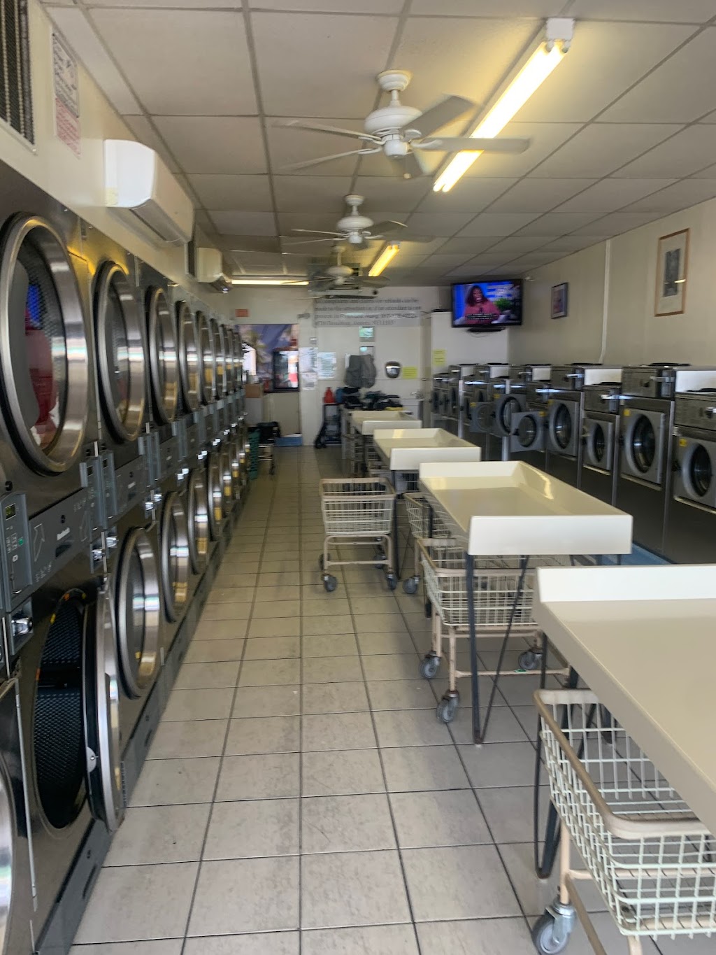 Ray Astoria laundromat | 47-18 Broadway, Astoria, NY 11103, USA | Phone: (347) 848-0470