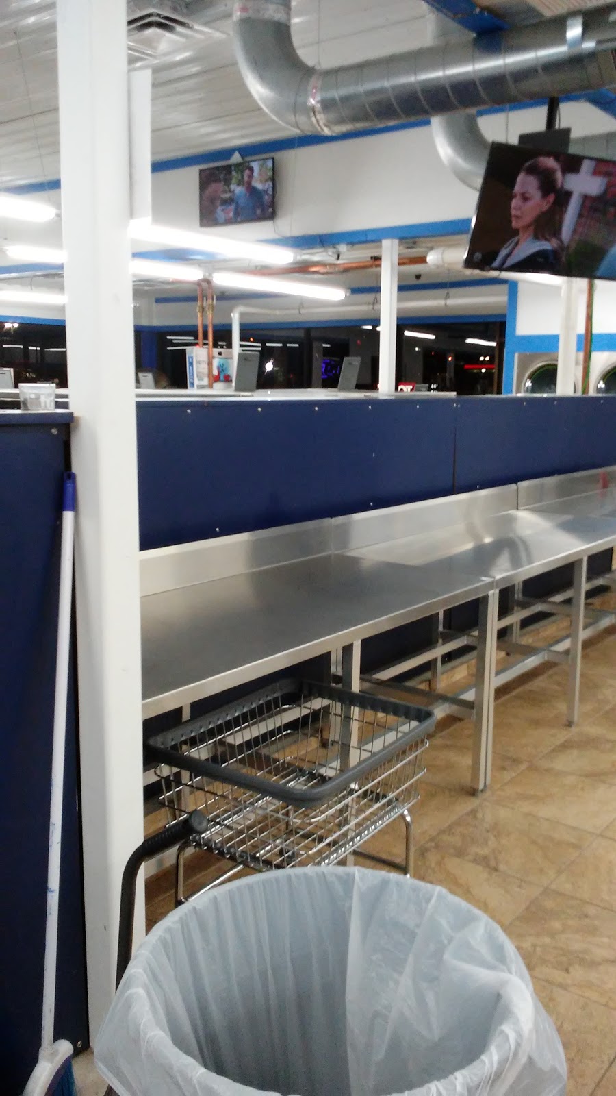 Best Wash Laundromat | 2580 Woodson Rd, Overland, MO 63114 | Phone: (833) 927-4785
