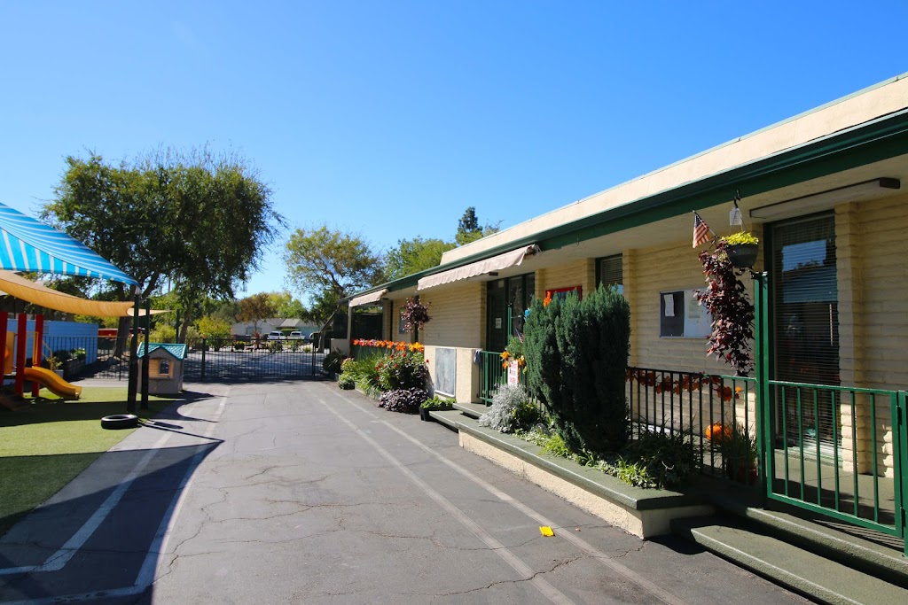 Flintridge Montessori School | 1739 Foothill Blvd, La Cañada Flintridge, CA 91011 | Phone: (818) 790-8844