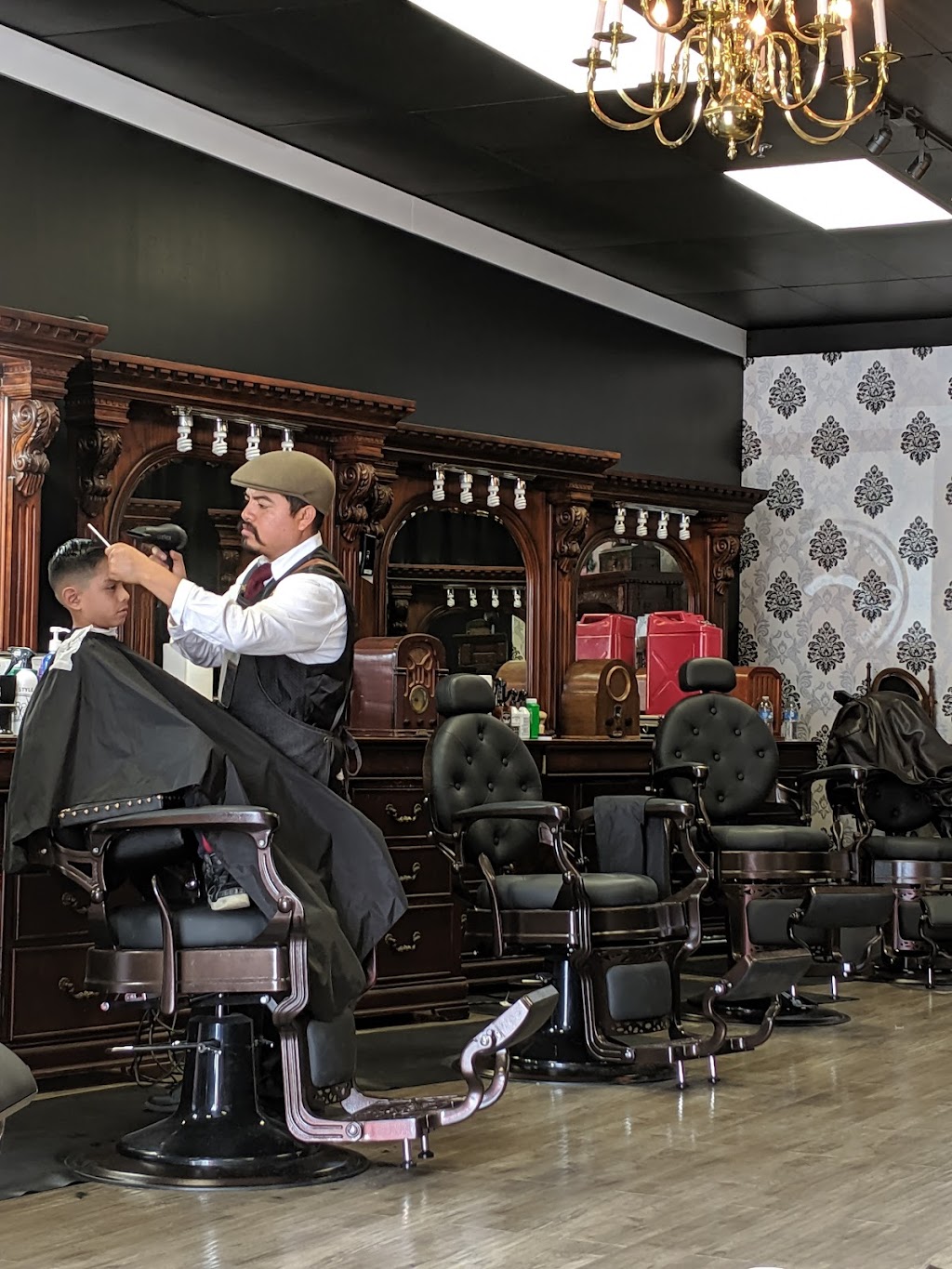 Americas Barbershop | 18985 Bear Valley Rd #4, Apple Valley, CA 92308, USA | Phone: (760) 247-7712