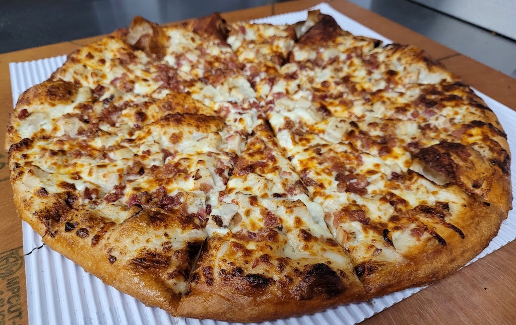 Saucey Slices Pizzeria | 90 Madison St, Port Clinton, OH 43452, USA | Phone: (419) 301-3408