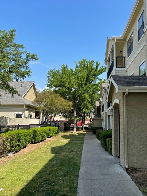 Arlington Park Villas | 1716 Chattanooga Pl, Dallas, TX 75235, USA | Phone: (214) 267-9700