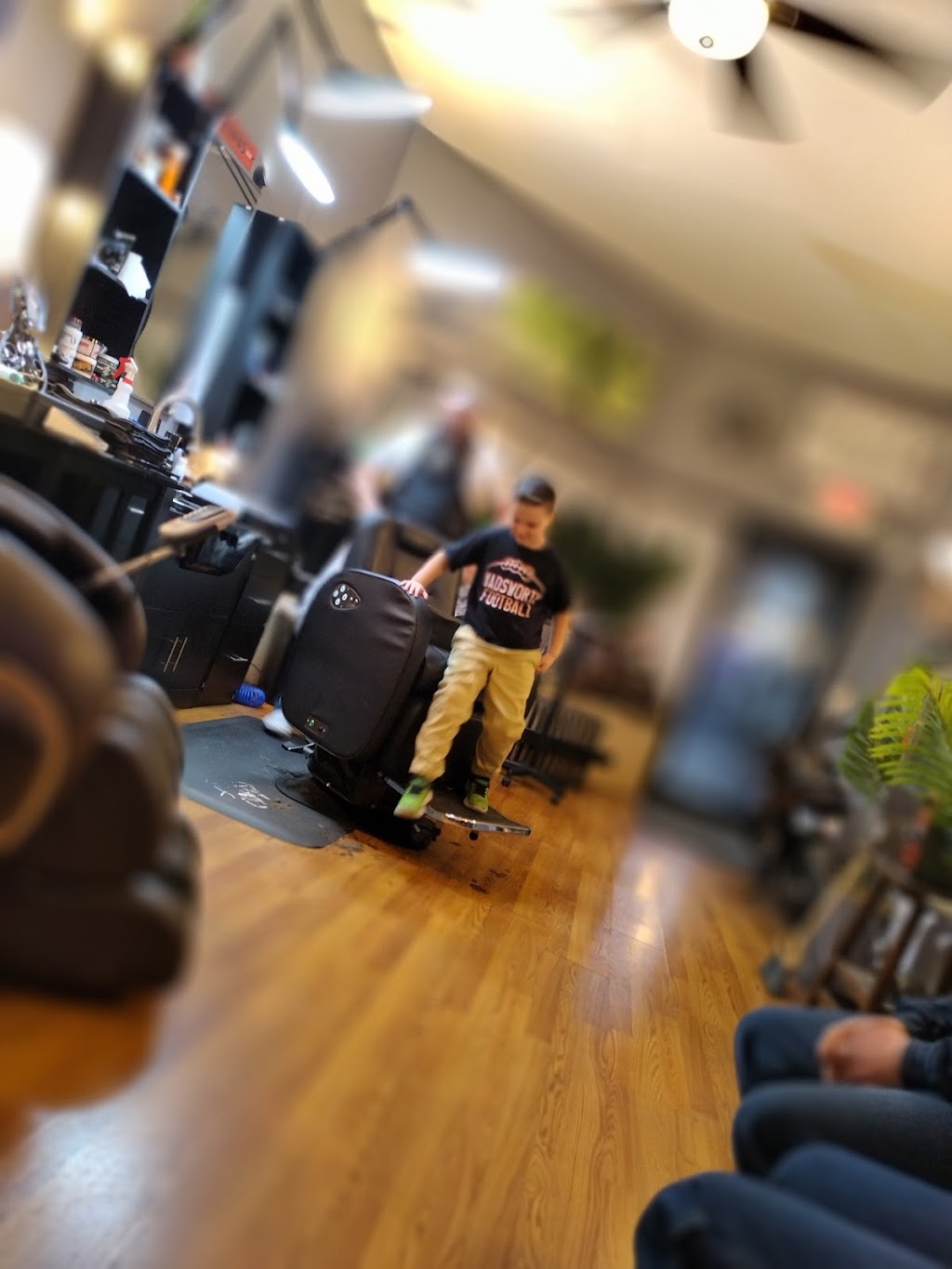 Giovannis Barber Shop | 343 E Cuyahoga Falls Ave, Akron, OH 44310, USA | Phone: (330) 928-7515