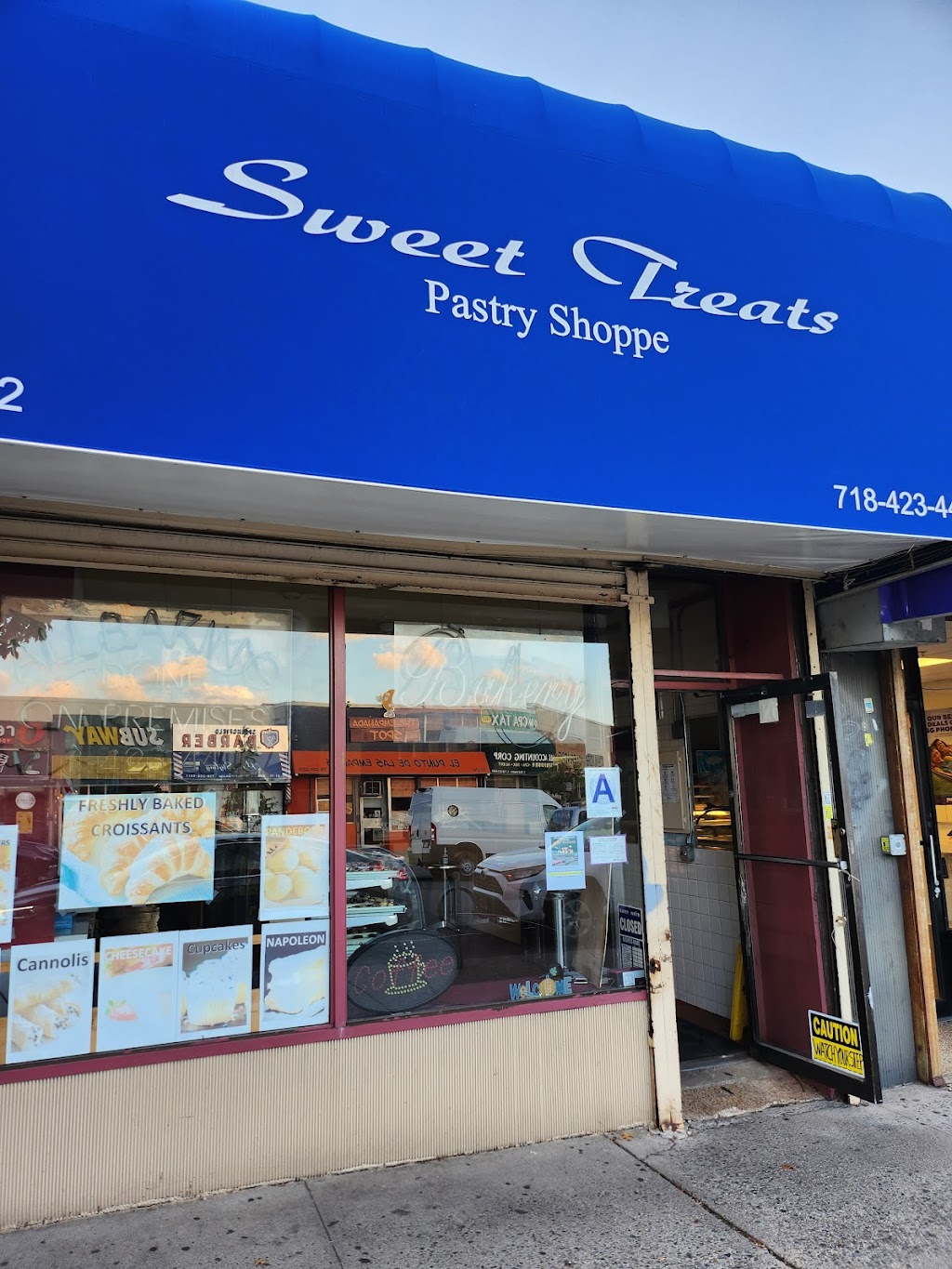 Sweet Treats Pastry Shoppe | 61-22 Springfield Blvd, Queens, NY 11364, USA | Phone: (718) 423-4413