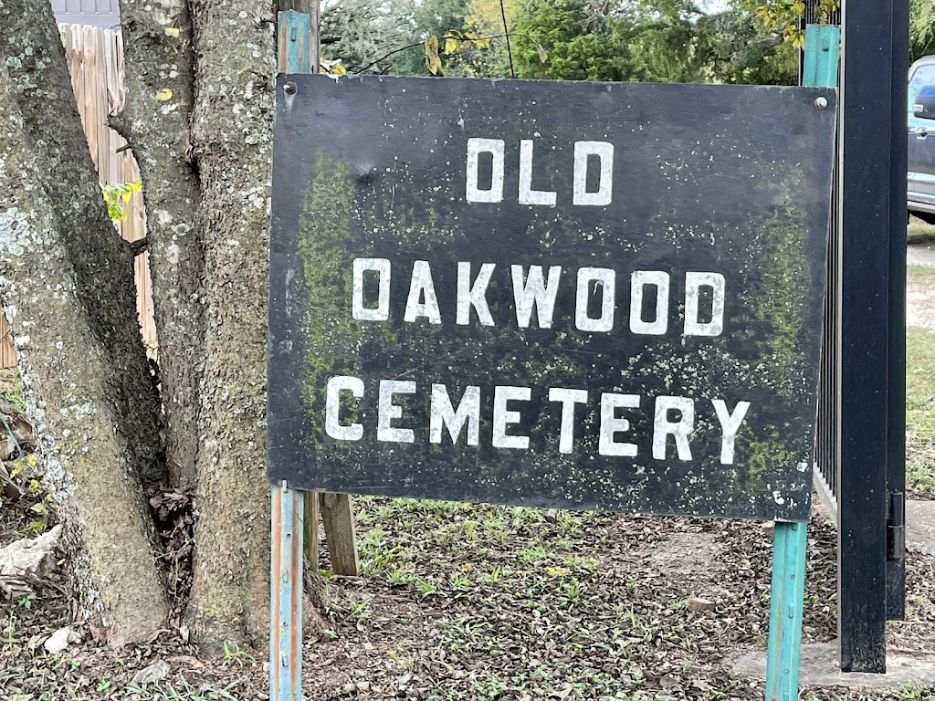 Old Oakwood Cemetery | 884-948 West End St, Terrell, TX 75160, USA | Phone: (972) 524-6116