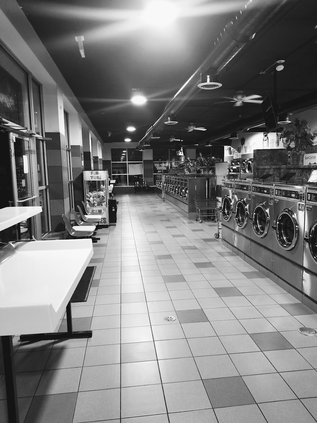 Community Laundromat | 1623 Sheridan Rd, North Chicago, IL 60064, USA | Phone: (224) 306-9716