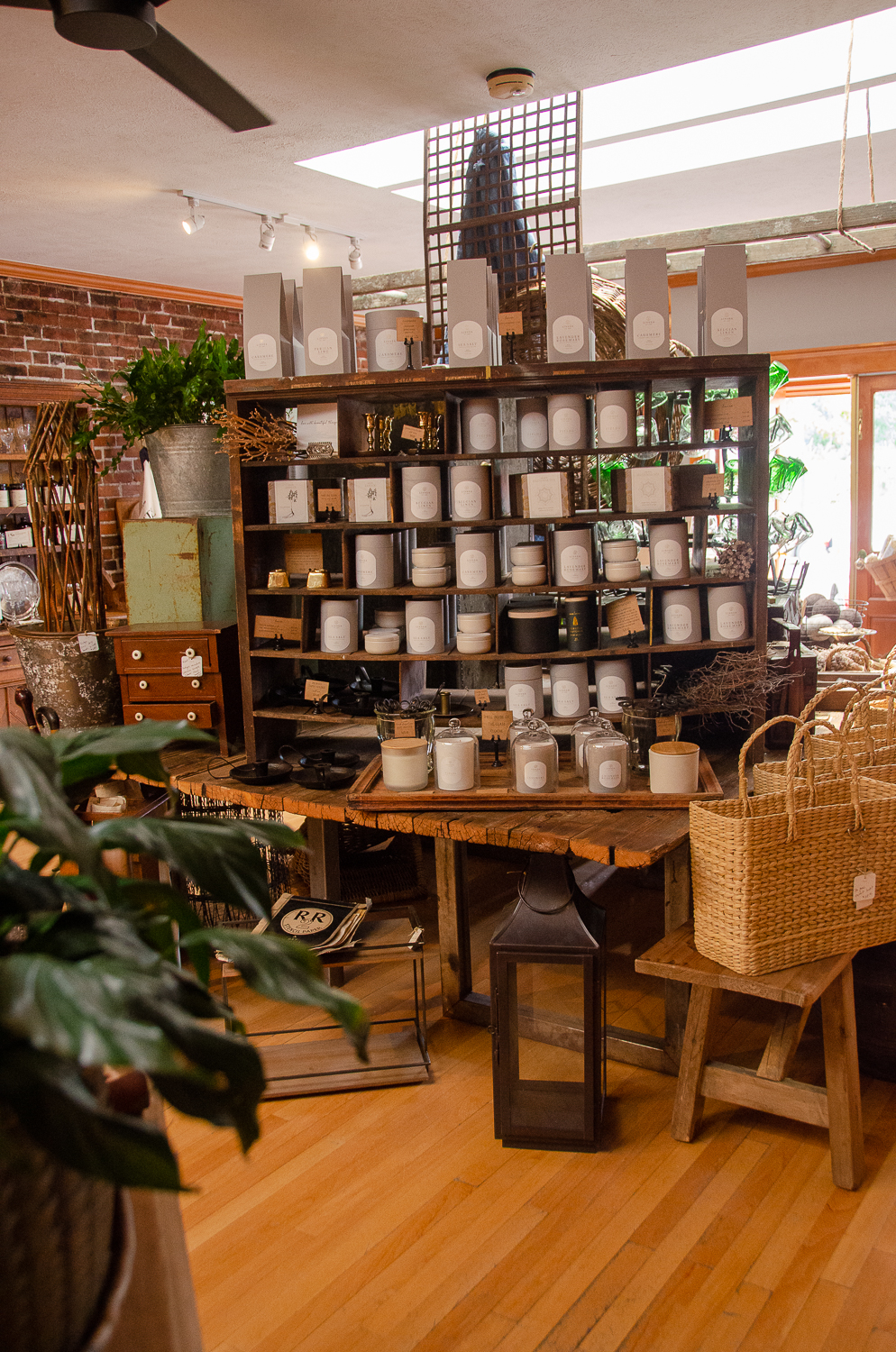 Few of a Kind Vintage + Mercantile | 124 2nd Ave, Niwot, CO 80544, USA | Phone: (720) 727-8941