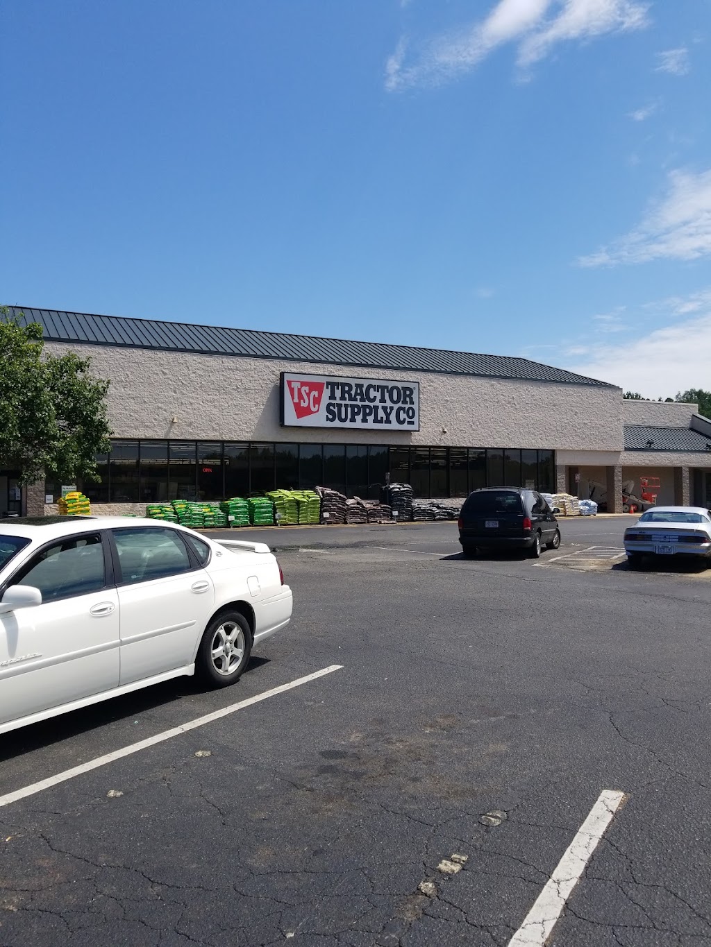 Tractor Supply Co. | 15 Plaza Pkwy, Lexington, NC 27292, USA | Phone: (336) 243-5980