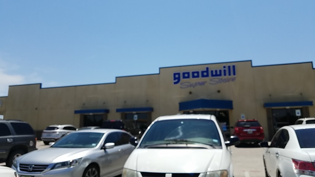 Goodwill Store - Lake Worth | 6601 Azle Ave, Lake Worth, TX 76135 | Phone: (817) 238-6100