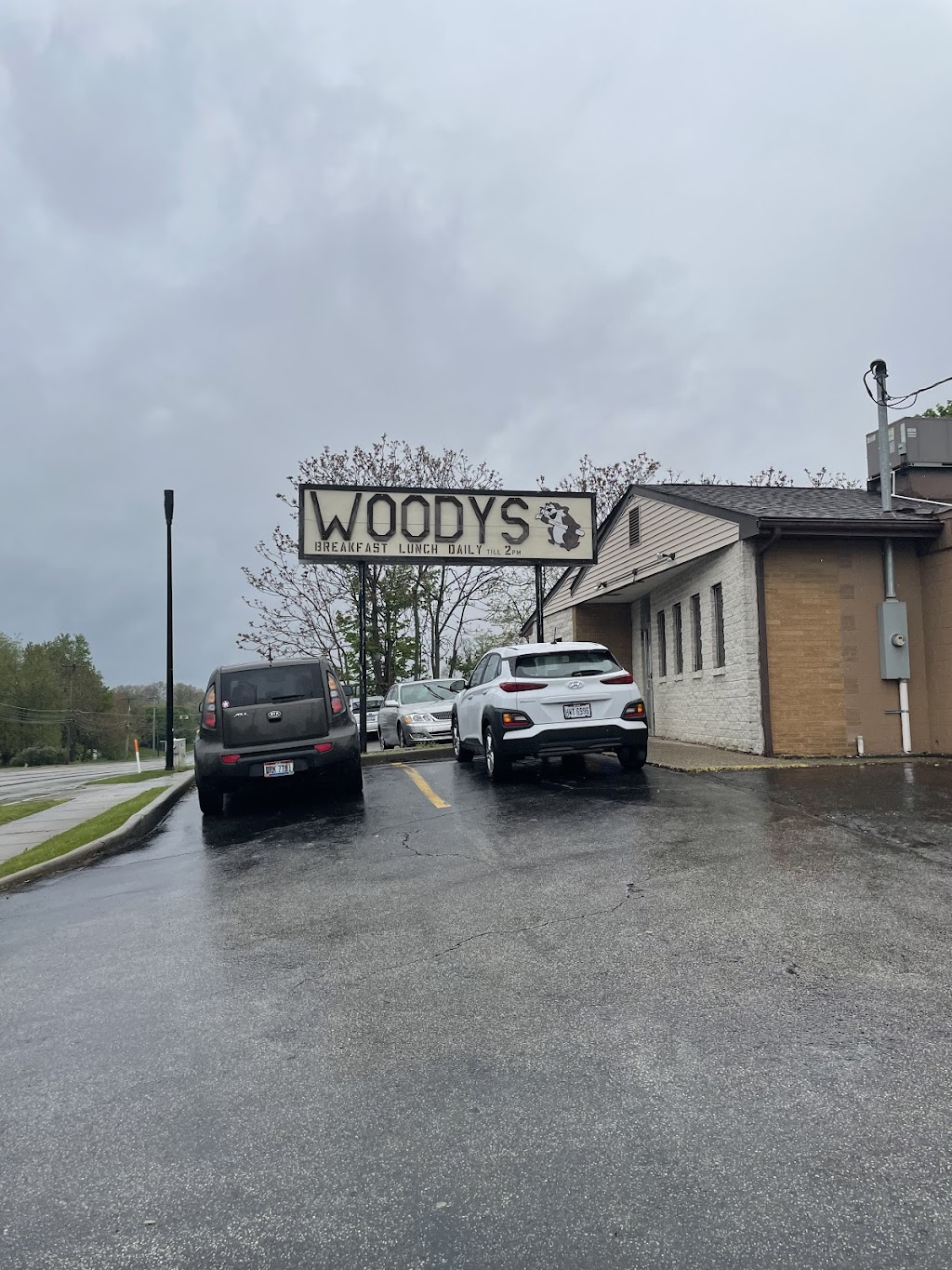 Woodys | 3829 S Main St, Akron, OH 44319 | Phone: (330) 644-1051