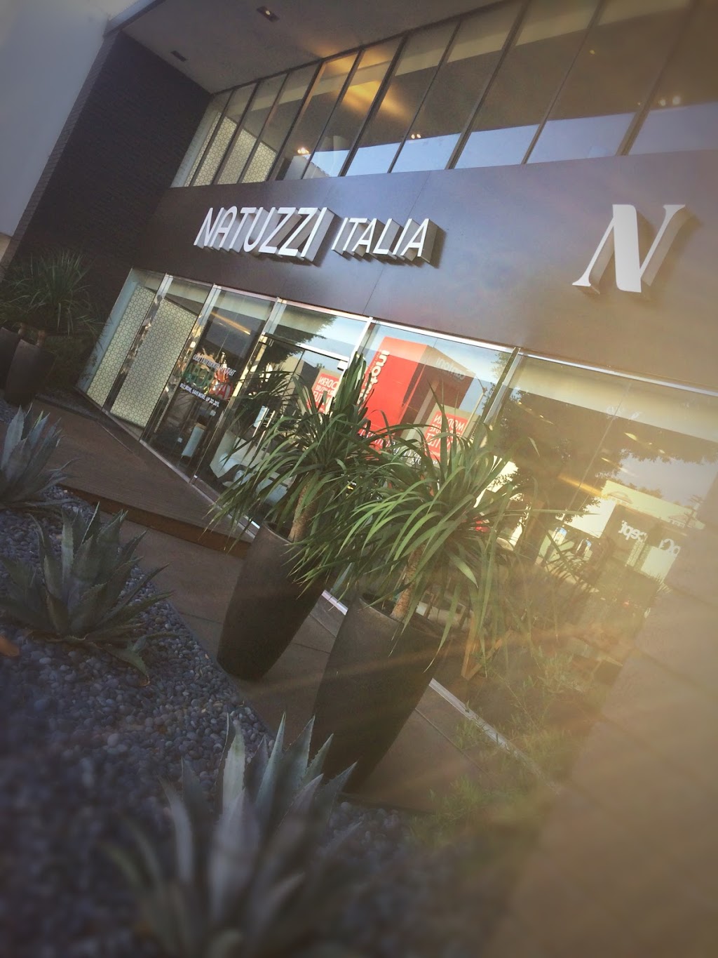 Natuzzi Italia | 435 N La Brea Ave, Los Angeles, CA 90036, USA | Phone: (323) 930-1500