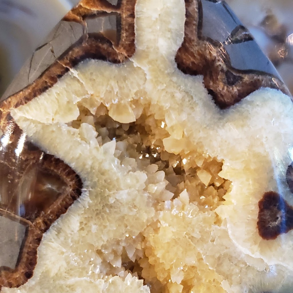 KM Crystals | 3006 Lincoln Blvd, Santa Monica, CA 90405, USA | Phone: (310) 775-1285