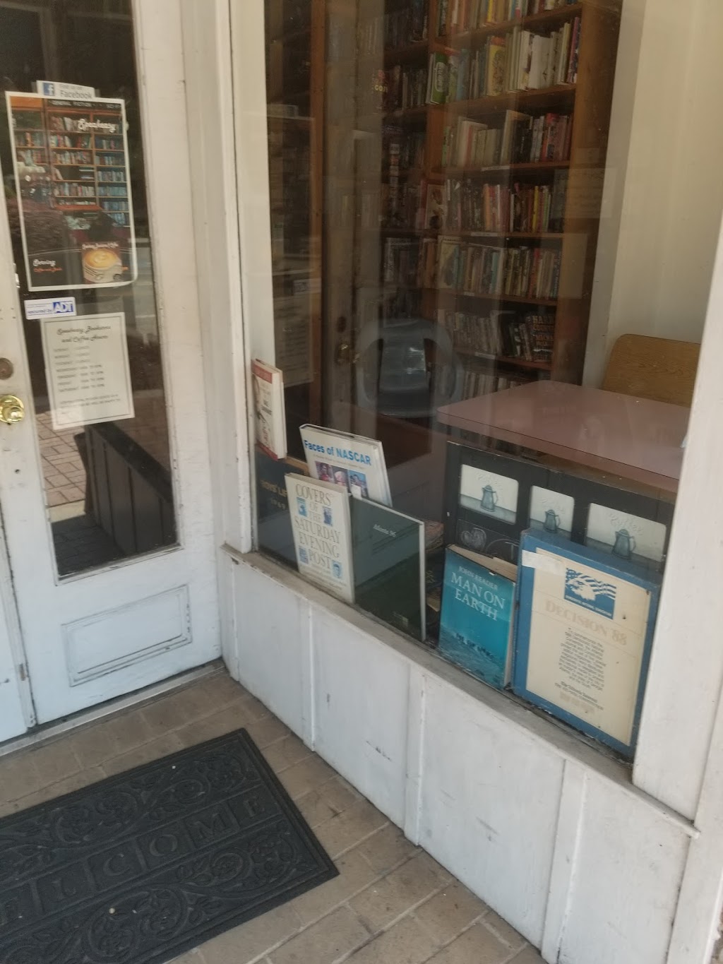 Speakeasy Bookstore | 26 E Main St N, Hampton, GA 30228, USA | Phone: (470) 781-5211