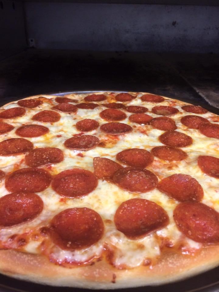 Ianazones Homemade Pizza | 207 E Marshall Rd, McDonald, OH 44437, USA | Phone: (330) 530-0620