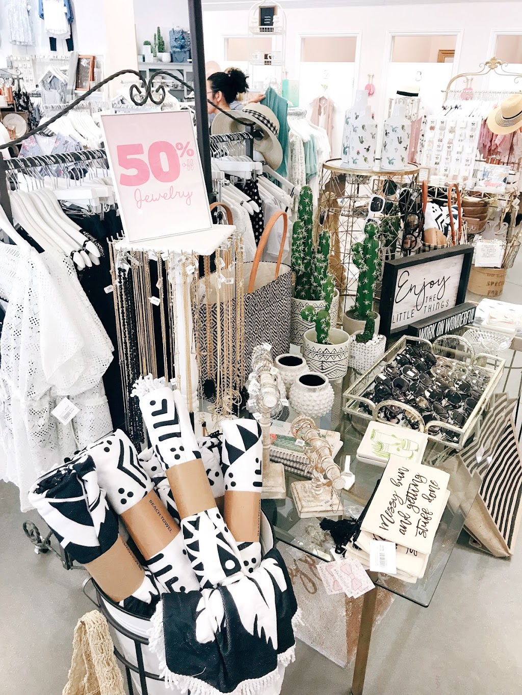 Daisy Shoppe | 101 W Avenida Vista Hermosa #566, San Clemente, CA 92672, USA | Phone: (949) 558-5080