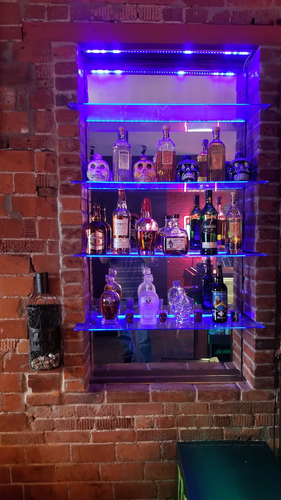 The Req Room | 9625 Lackland Rd, Overland, MO 63114, USA | Phone: (314) 455-4441