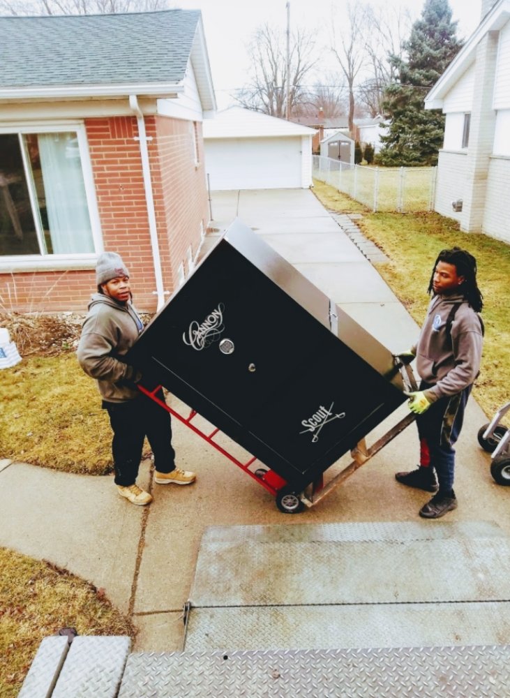 Alpha and Omega Moving LLC | 17054 Forest Ave, Eastpointe, MI 48021, USA | Phone: (586) 625-0398